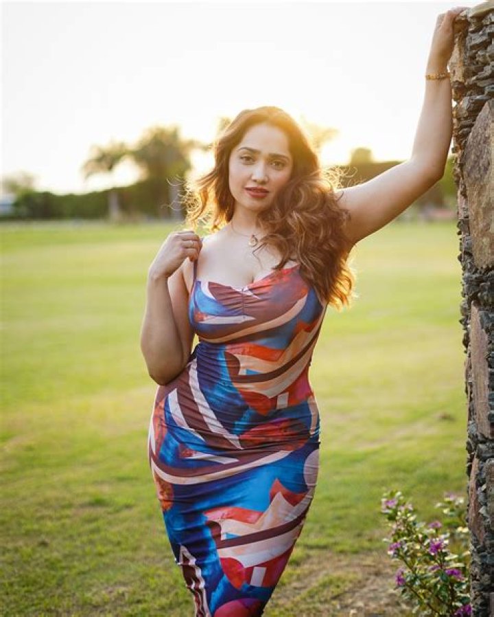 Aditi Mistry Braless: The Bold Fashion Choices That Made Waves