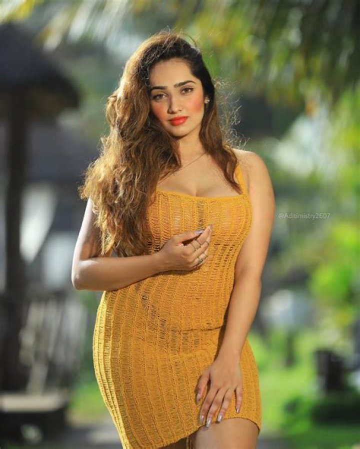Aditi Mistry Live Banana: A Deep Dive into the Viral Phenomenon