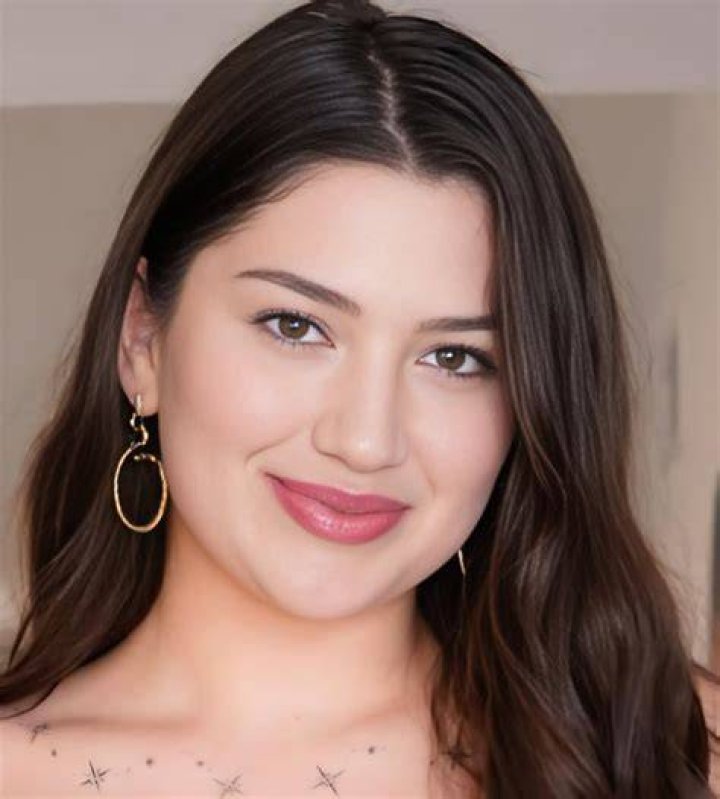 Alyx Star: Unveiling the Actress & Model's Career