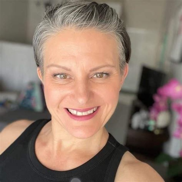 Curious Carly: Life, Style & More! (Must-See)