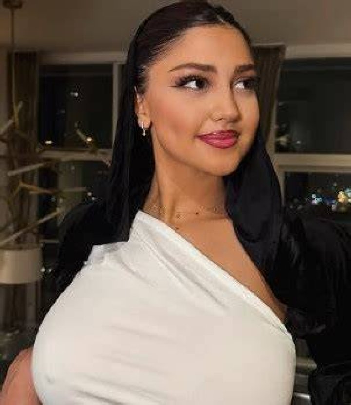 Diva Flawless: Age, OnlyFans & More - Unveiled!