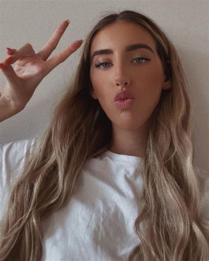 Divine Secrets: Exploring the World of Flawless Nude Models on OnlyFans