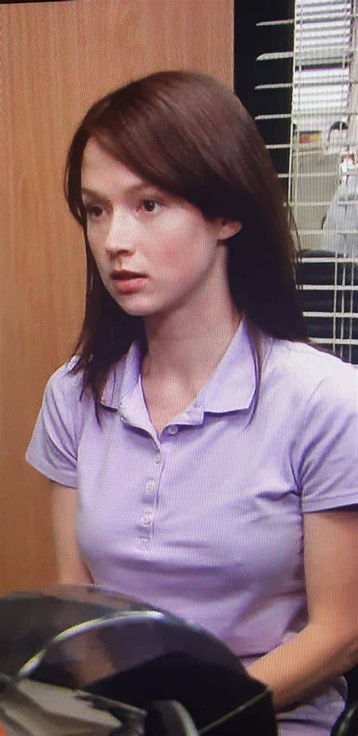 Ellie Kemper Nude: The Truth Behind the Clickbait and the Star's Journey