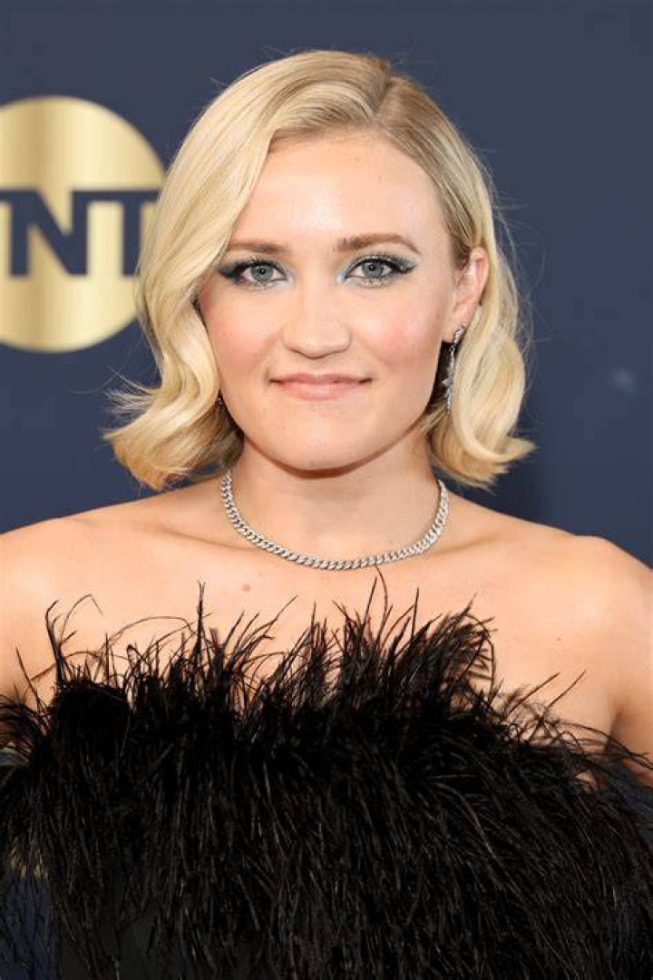 Emily Osment Naked: Debunking Myths and Understanding Privacy in the Digital Age
