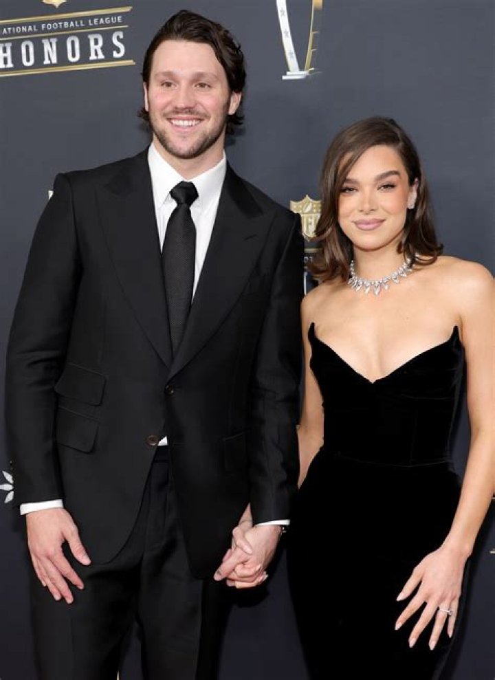 How Did Josh Allen and Hailee Meet: A Captivating Love Story