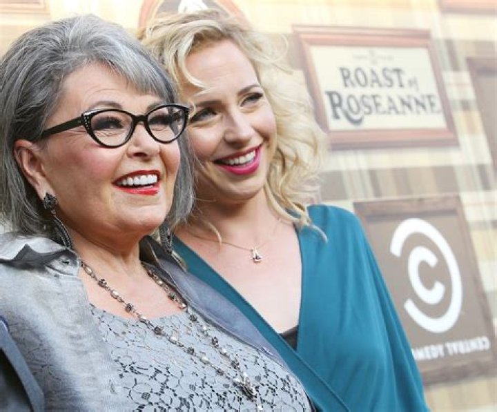 Lecy Goranson: Roseanne Star's Life & Partner - Unveiled!