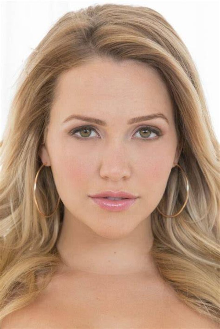 Mia Malkova: Watch Mia Z Porn Videos Now and Discover the Phenomenon
