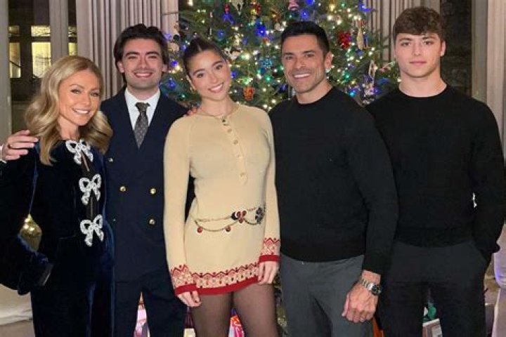 Michael Consuelos Husband: The Inside Scoop You've Been Waiting For