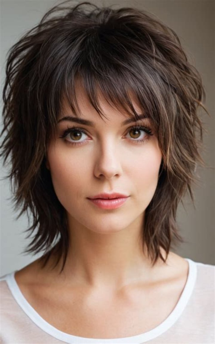 Razor Cut Bob Medium Length: A Stylish and Modern Haircut for Every Woman