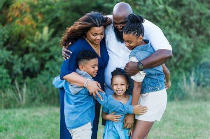 Rhona Mitra: Single Thriving in Relationships, Family, and Career