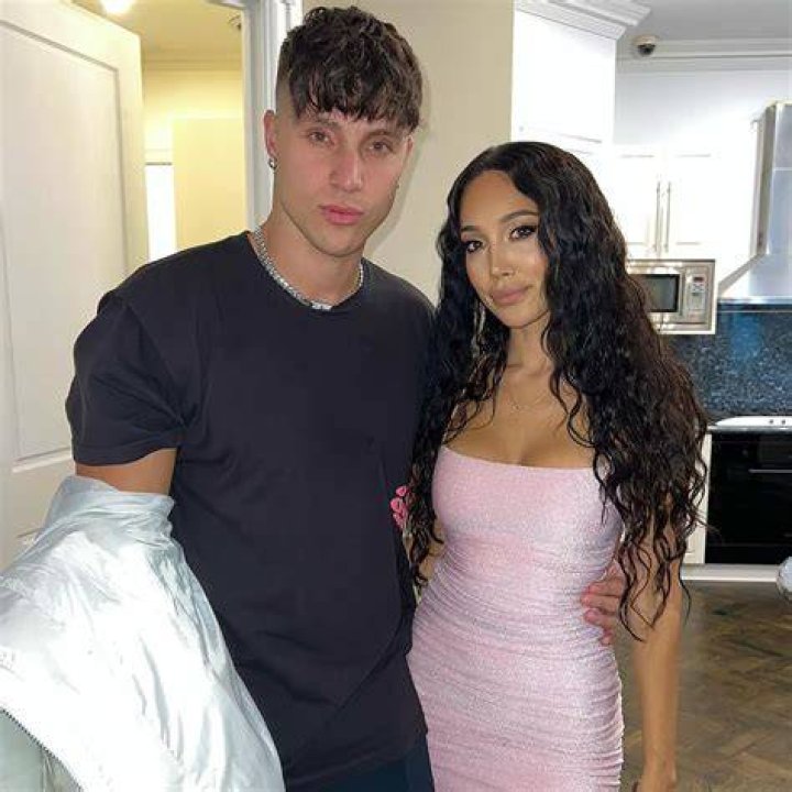 Scarlet Vas: From Neighbours to OnlyFans - Baby & More!