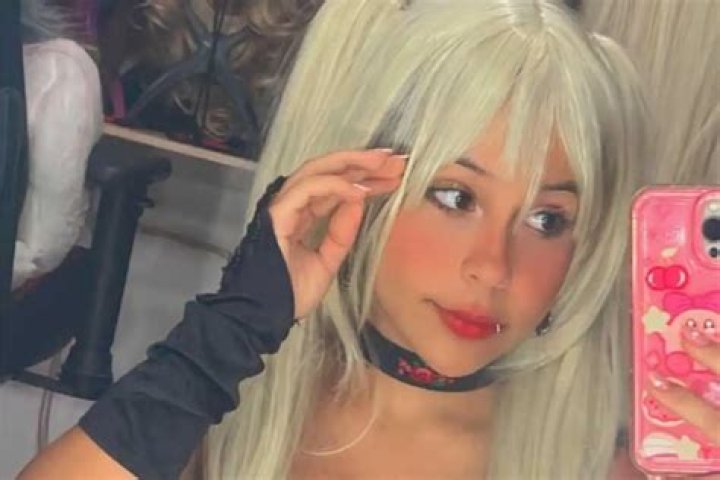 Shaden Ferraro: Cosplay, Model & Rising Star - Unveiled!