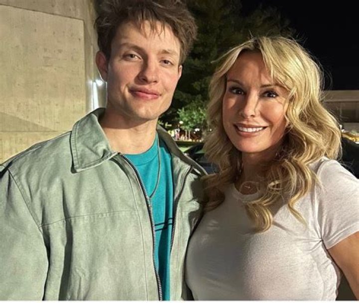 Unveiling the World of Lindsay Lee & Matt Rife: A Deep Dive
