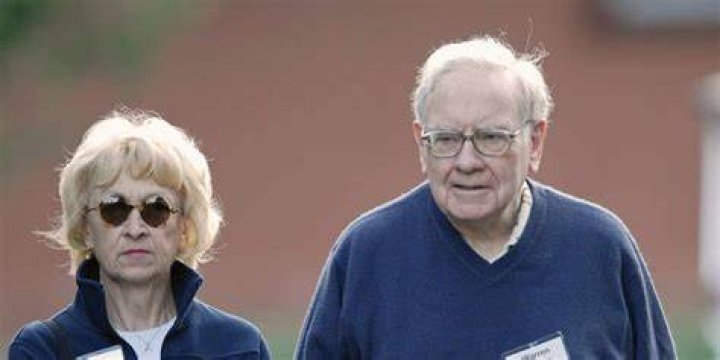 Warren Buffett & Astrid Menks: The Untold Love Story